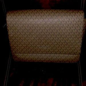 Authentic Michael Kors Harrison Messenger Bag